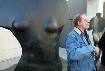 Alan Reynolds sculpture