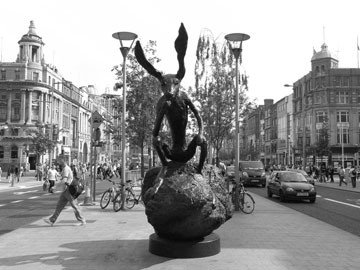 Barry Flanagan sculpture