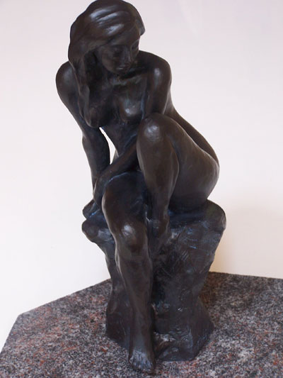 nude sculpture in bronze by Belgin Yucelen