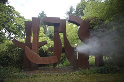 Lee Kelly sculpture