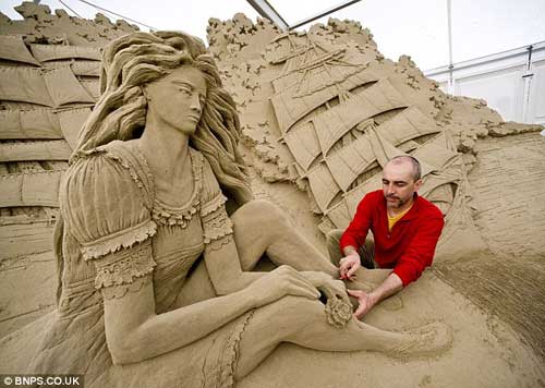 Leonardo Ugolini Sand Sculpture