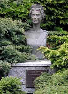 Peggy Walton Packard Sculpture Queen Elizabeth II