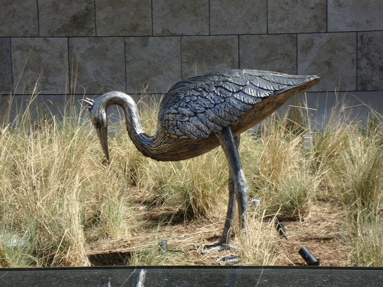 Monuments - Heron Henrietta by Edd Hayes - search and link Sculpture with SculptSite.com