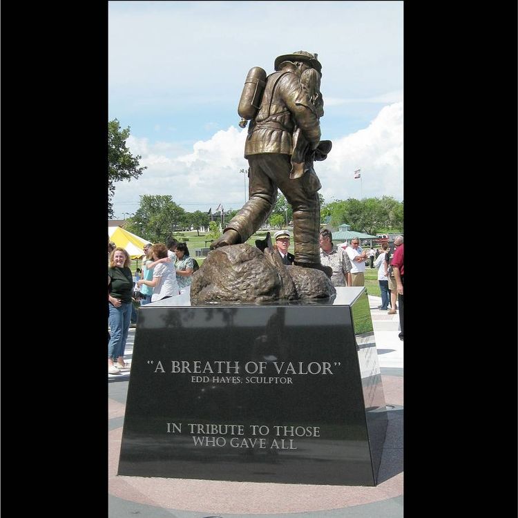 Monuments - A Breath of Valor by Edd Hayes - search and link Sculpture with SculptSite.com