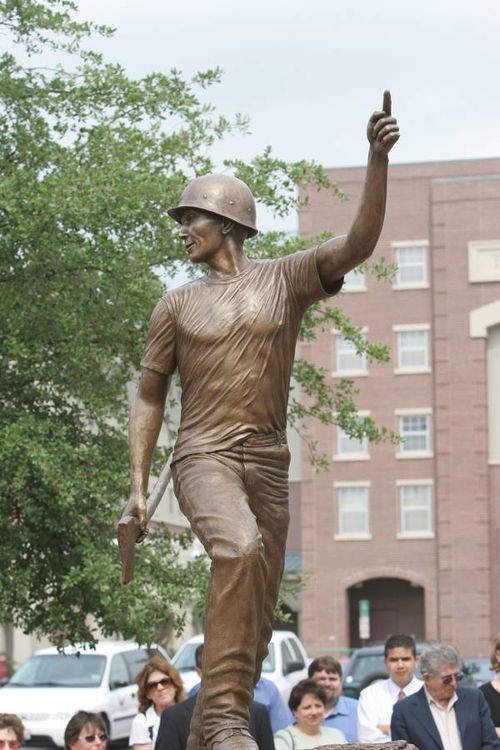 Monuments - Aggie Spirit, The Legend Lives by Edd Hayes - search and link Sculpture with SculptSite.com