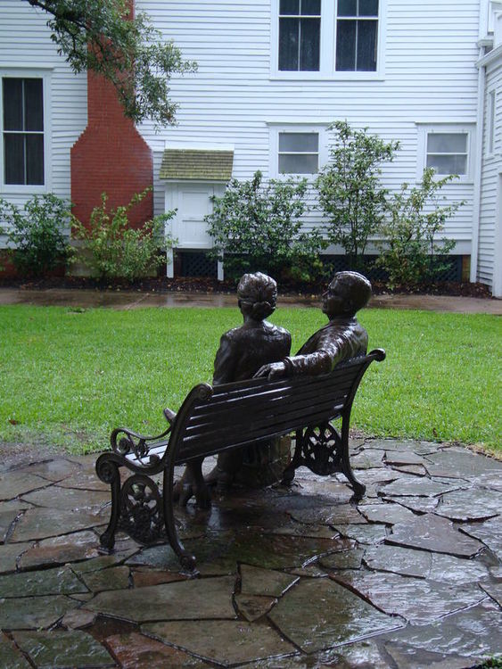 Monuments - Mamie and Albert George, The Spirit of Giving by Edd Hayes - search and link Sculpture with SculptSite.com
