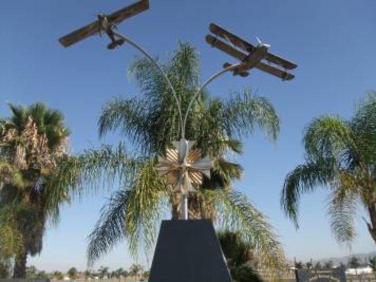 National DFC Memorial by Robert Henderson - search and link Sculpture with SculptSite.com
