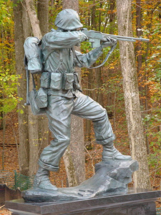 5th Marine Division Memorial by Robert Eccleston - search and link Sculpture with SculptSite.com