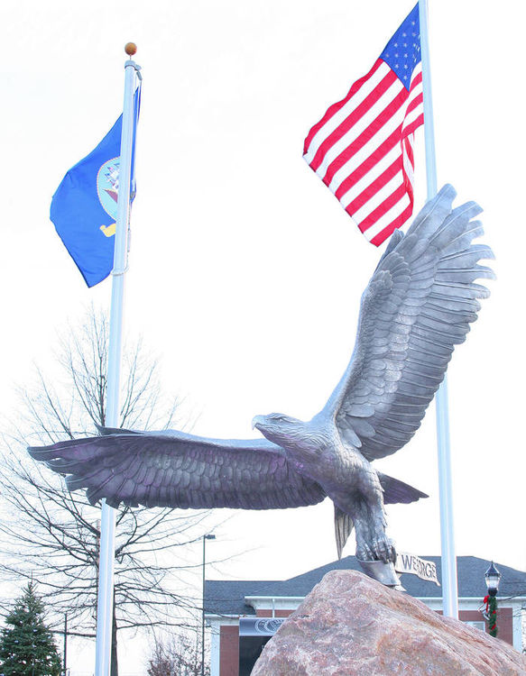 Memorial Eagle by Robert Eccleston - search and link Sculpture with SculptSite.com