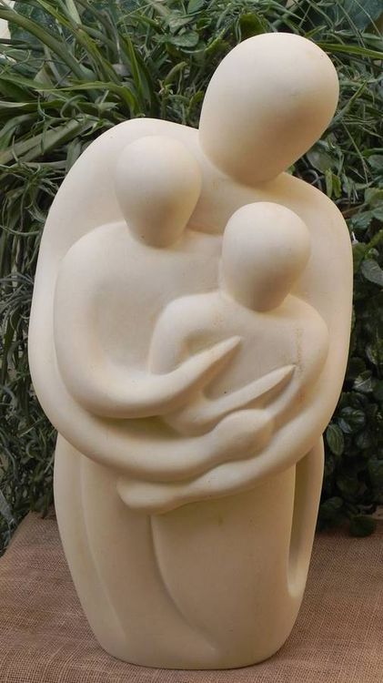 Mutter mit Kindern by Joe Xuereb - search and link Sculpture with SculptSite.com