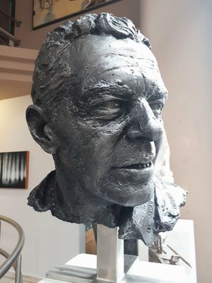 Portrait of Mr. Antonio Banderas by Eva Karcag - search and link Sculpture with SculptSite.com