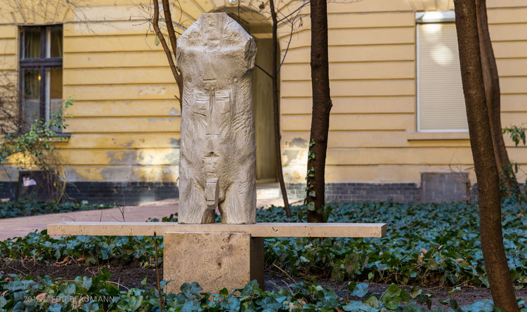 A Tough Case by Eva Karcag - search and link Sculpture with SculptSite.com
