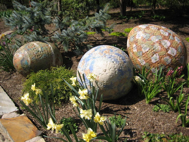 Eggs by Carol Fleming - search and link Sculpture with SculptSite.com