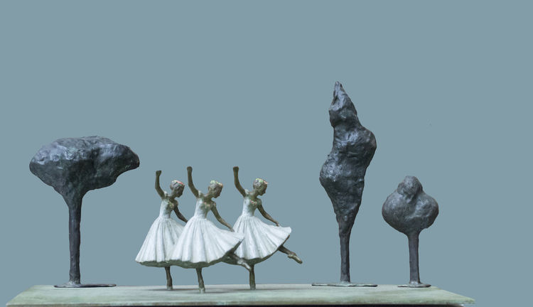  Dancing In The  Park by Sterett-Gittings Kelsey - search and link Sculpture with SculptSite.com